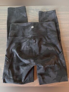 Lululemon Invigorate High-Rise Crop 23” Camo Size 2
